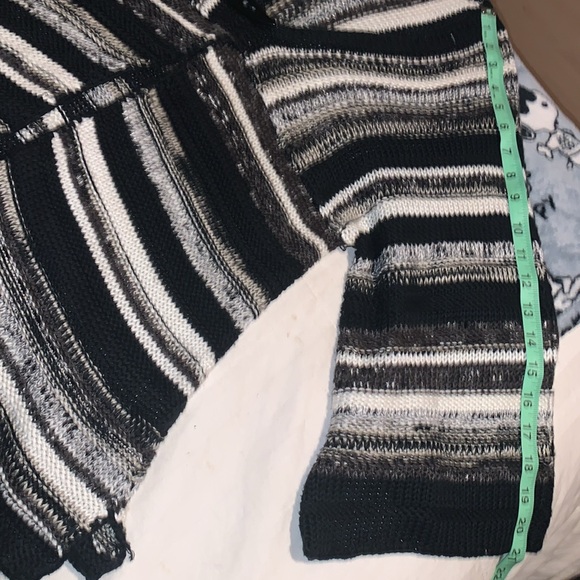 Coldwater Creek M black and white striped knitted cardigan with button closure - Picture 7 of 7